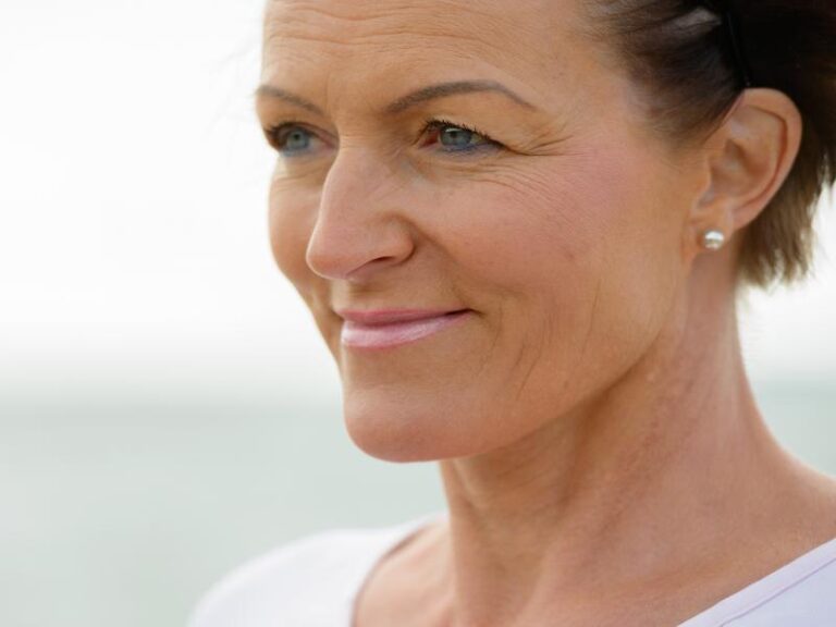 Understand Your Options for a Droopy Upper Eyelid in Troy, MI